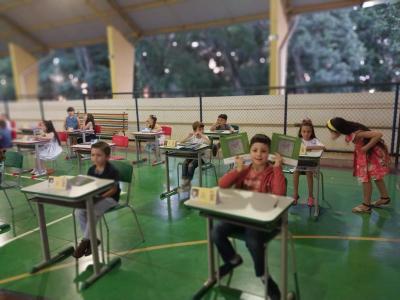 Noite de AutÃ³grafos dos alunos do Jardim 2 da Escola AluÃ­sio Maier foi um verdadeiro sucesso